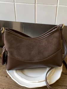 Braune Vintage-Schultertasche aus Wildleder-Patchwork mit NO FILTER-Aufdruck und Gurt