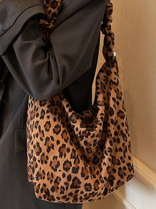 Retro leopard print canvas tote bag with wide shoulder strap for women's daily commute