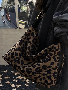Large capacity leopard print faux suede tote bag with adjustable strap and gold zipper
