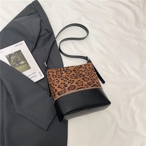 Fashionable leopard print tote bag with black leather stitching on a white background cloth