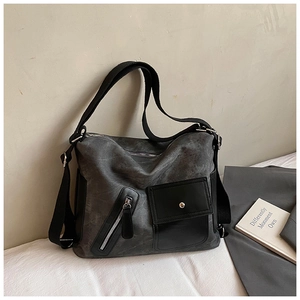 Borsa tote in tela lavata grigio scuro con tasche in pelle nera e tracolla stile vintage