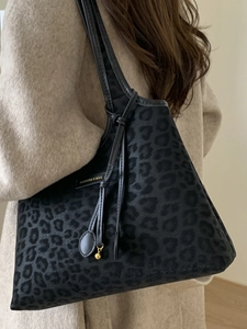 Grand sac cabas noir à motif léopard avec bandoulière pour le trajet quotidien des femmes