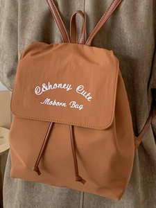 Sac à dos marron grande capacité pour femme avec lettrage artistique blanc imprimé