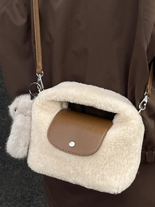 Furry crossbody bag with cream plush texture and brown leather flap for autumn 2025