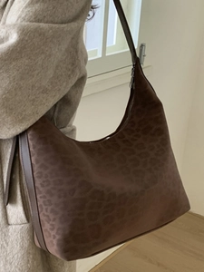 Retro leopard print tote bag in dark brown suede, stylish hobo shoulder bag for women