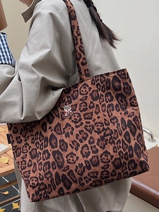 Large capacity leopard print tote bag with bear embroidery for women daily use