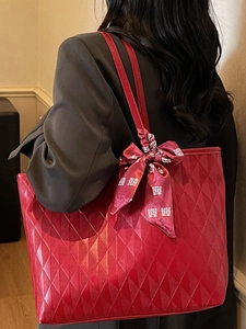 Minimalist red quilted tote bag with silk bow and traditional pattern for women
