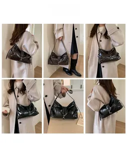 Elegante borsa baguette retrò in finta pelle lucida testa di moro e nera da donna