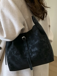 Retro charcoal black large capacity underarm bucket bag in vintage brushed leather texture