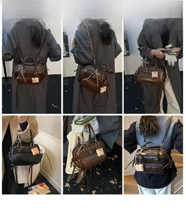 Vues détaillées d'un mini sac bandoulière vintage avec nœud et pendentif en forme de biscuit