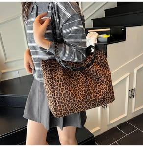 Detail of leopard print tote bag with thick black braided shoulder straps and large capacity