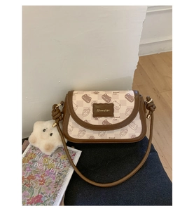 Detail view of Bread Cat pattern and Aimaier metal logo on retro PU leather shoulder bag