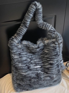 Large Capacity Faux Fur Tote Bag For Women Soft Plush Leopard Striped Print Shoulder Bag Casual Fashion Autumn Winter Handbag