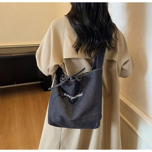 Sac cabas en denim bleu foncé avec imprimé Bonne journée et détail de nœud coulissant