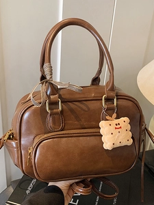 Sac Boston Vintage en Cuir PU pour Femmes Grande Capacité Sac à Bandoulière Avec Noeud à Carreaux et Pendentif en Peluche Sac à Main