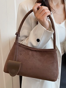 Minimalistische braune Wildleder Umhängetasche mit elegantem Knotendetail