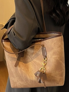 Large capacity vintage brown tote bag with leather elephant charm for women