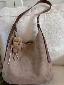 Large Capacity Women PU Shoulder Bag Suede Texture Hobo Tote Bag With Plush Pendant Minimalist Retro Style Commuter Handbag