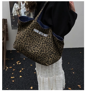 Leopard print canvas tote bag featuring large capacity and contrasting blue interior lining
