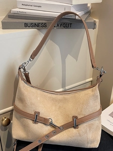 Sac à bandoulière rétro en suédine beige et marron pour femme chic et décontractée