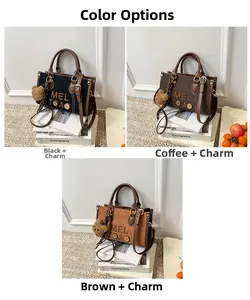 Trois sacs à bandoulière vintage élégants en noir, café et marron avec breloque ours