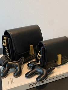 Sac Bandoulière Vintage pour Femmes en Cuir PU Minimaliste Sac Carré avec Serrure en Métal Doré et Pendentif Chien Sac à Main à la Mode