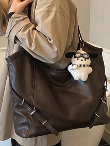 Retro large brown tote bag in premium synthetic leather for women autumn 2025