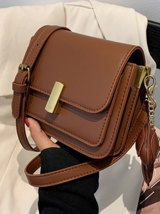 Sac bandoulière vintage marron avec boucle dorée et design à soufflets élégant