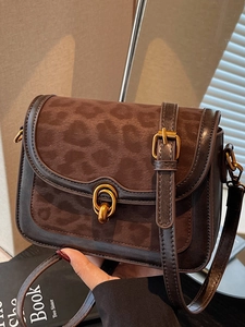 Borsa a tracolla vintage con stampa leopardata in pelle scamosciata marrone con fibbia