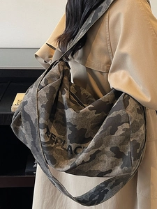 Sac fourre-tout chic en toile camouflage avec large bandoulière et grande capacité loisirs
