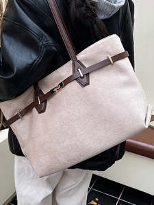 Sac fourre-tout chic beige texturé avec lanières en cuir marron et boucles dorées
