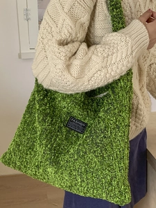 Schicke grüne Strick-Tote-Bag für Damen mit minimalistischem Etikett-Design für Herbst/Winter