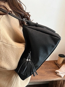 Minimalistische schwarze Cord-Tragetasche für Damen mit stilvollen Doppel-Quasten