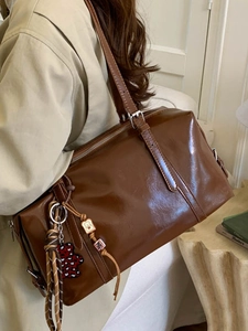 Retro brown oil-wax leather shoulder bag for women with cute bear pendant