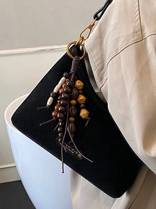 Sac fourre-tout chic en cuir souple noir avec breloque en perles de bois bohème pour l'automne