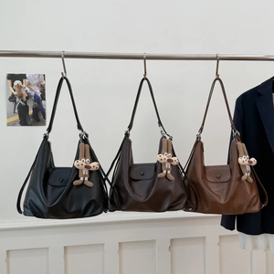 Detailed comparison of vintage leather tote bags in black, coffee, and brown colors