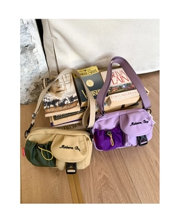 Details von Cargo-Umhängetaschen aus wasserdichtem Nylon mit funktionalen Taschen