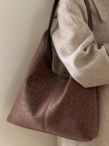 Sac fourre-tout vintage à imprimé léopard pour femme avec un design hobo élégant
