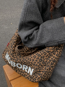 Chic leopard print canvas tote bag with Moborn lettering for women shopping