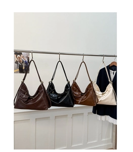 Row of vintage large capacity tote bags in four colors with matching coin purses