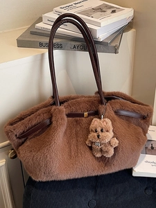 Borsa Tote In Peluche Invernale Da Donna Borsa A Tracolla In Pelliccia Sintetica Grande Capacità Tinta Unita Con Ciondolo Animale