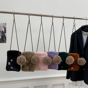 Sac à main d'hiver en peluche pour femme avec broderie d'étoiles et pompon doux