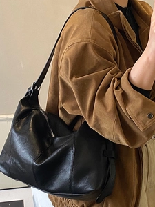 Retro black leather hobo shoulder bag for women with large capacity and commute style