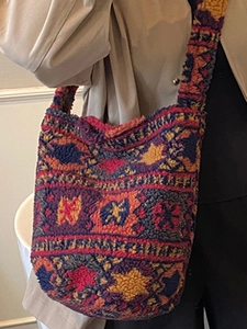 Sac bandoulière en maille ethnique avec motif étoile en chenille, texture douce