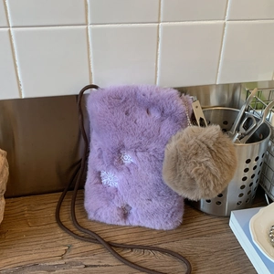 Sac à main violet en peluche d'hiver avec broderie flocon de neige et pompon marron