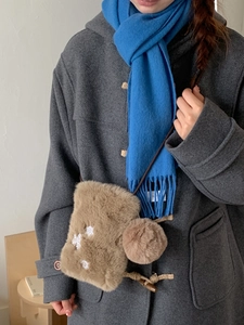 Sac bandoulière en peluche marron avec broderie flocon de neige et pompon doux