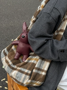 Large capacity wool tote bag with a decorative burgundy bunny pendant in trendy autumn style