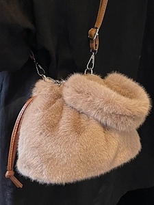 Sac seau chic en peluche automne-hiver avec bandoulière en cuir réglable en marron clair