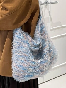 Borsa tote in peluche multicolore con ricamo e morbida trama in mohair