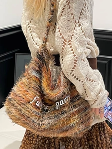 Borsa tote in peluche multicolore con ricamo fur party e tracolla a catena